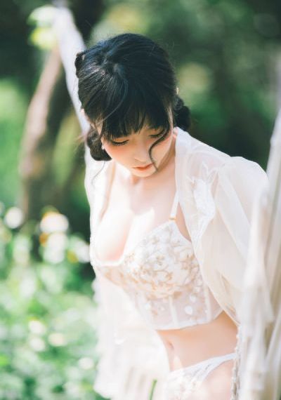 被学生输姦的女教师_JVID性感写真
