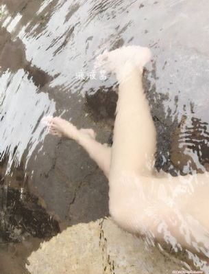 英语老师的玉足伸入我的喉咙_午夜激情
